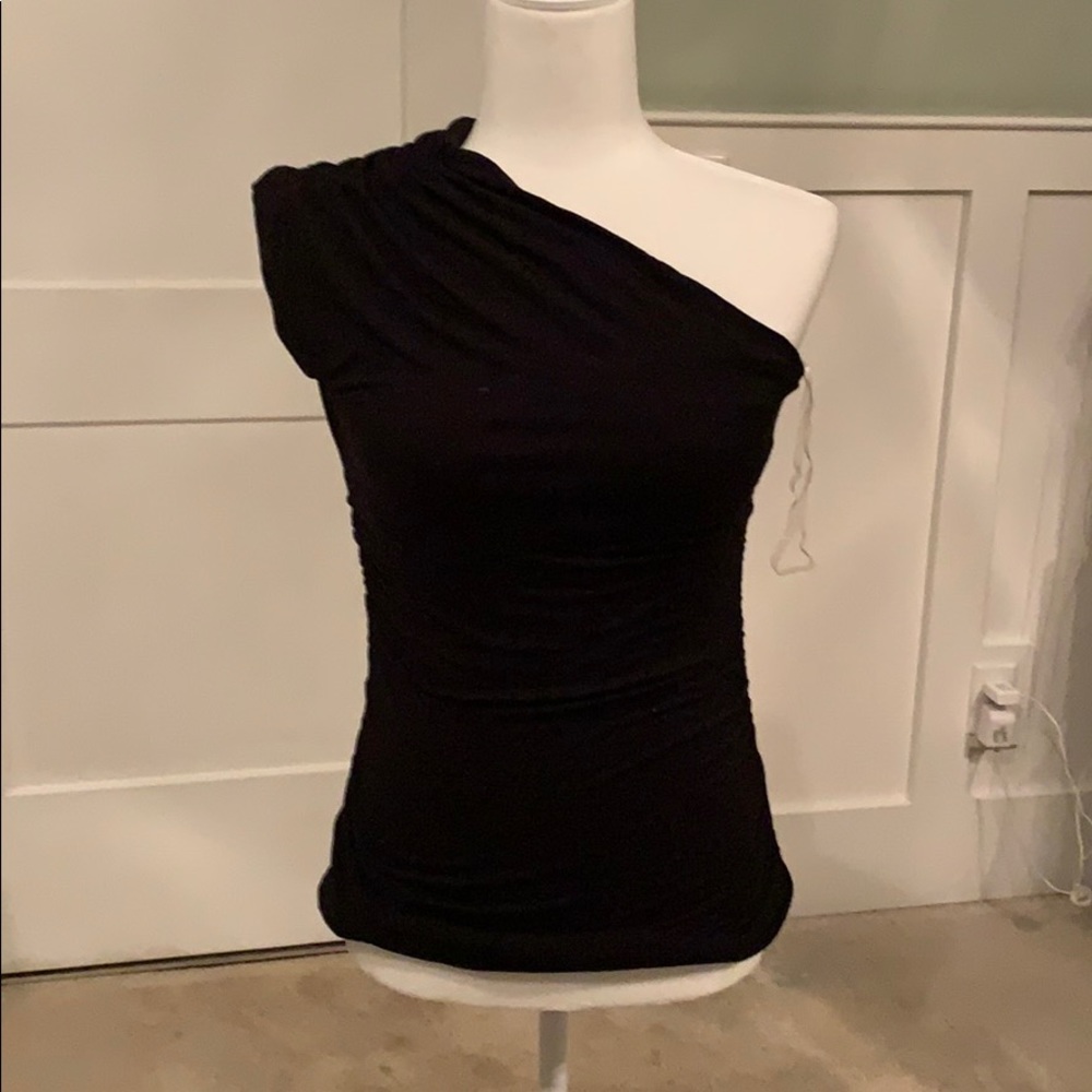 Black double layered one shoulder sleeveless shirt